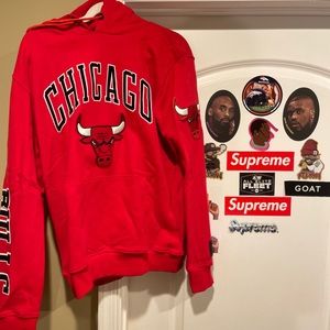 I’m selling an Brand New Pro Standard Chicago Bulls hoodie